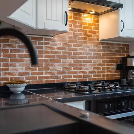 Lägenhet Bohema - Przytulne Mieszkanie Blisko Centrum I Dworca, Parter, Balkon, Park, Parking Karpacz