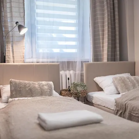 Lägenhet Bohema - Przytulne Mieszkanie Blisko Centrum I Dworca, Parter, Balkon, Park, Parking *