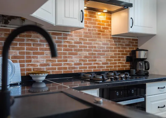 Апартаменты Bohema - Przytulne Mieszkanie Blisko Centrum I Dworca, Parter, Balkon, Park, Parking Карпач